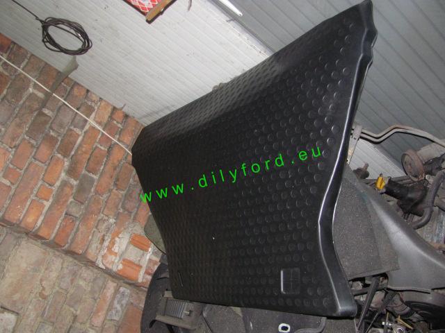 vana do kufru Escort hatchback