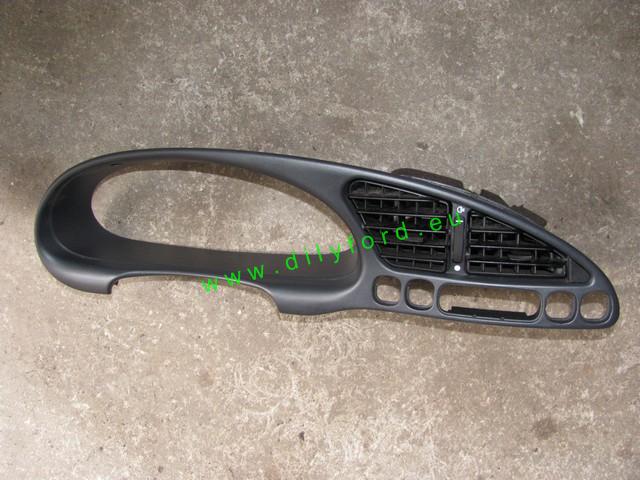 plast kolem přístrojovky Fiesta IV