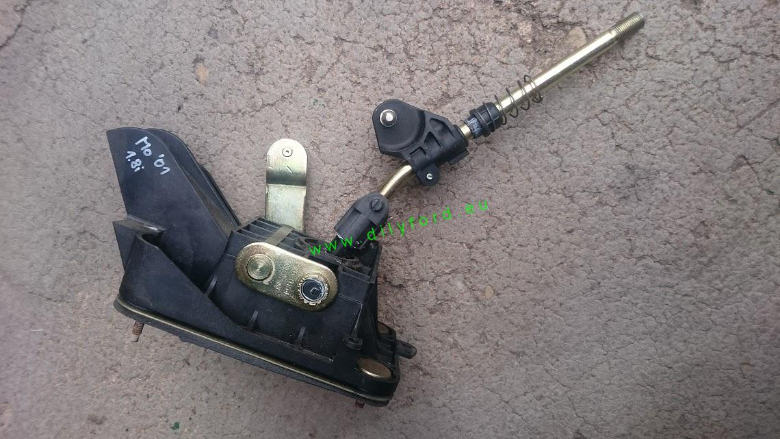 kulisa řazení Mondeo III 1.8i