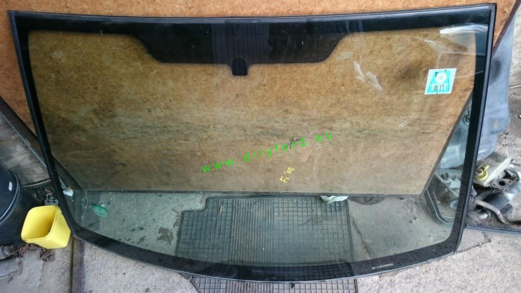 sklo čelní Fiesta V