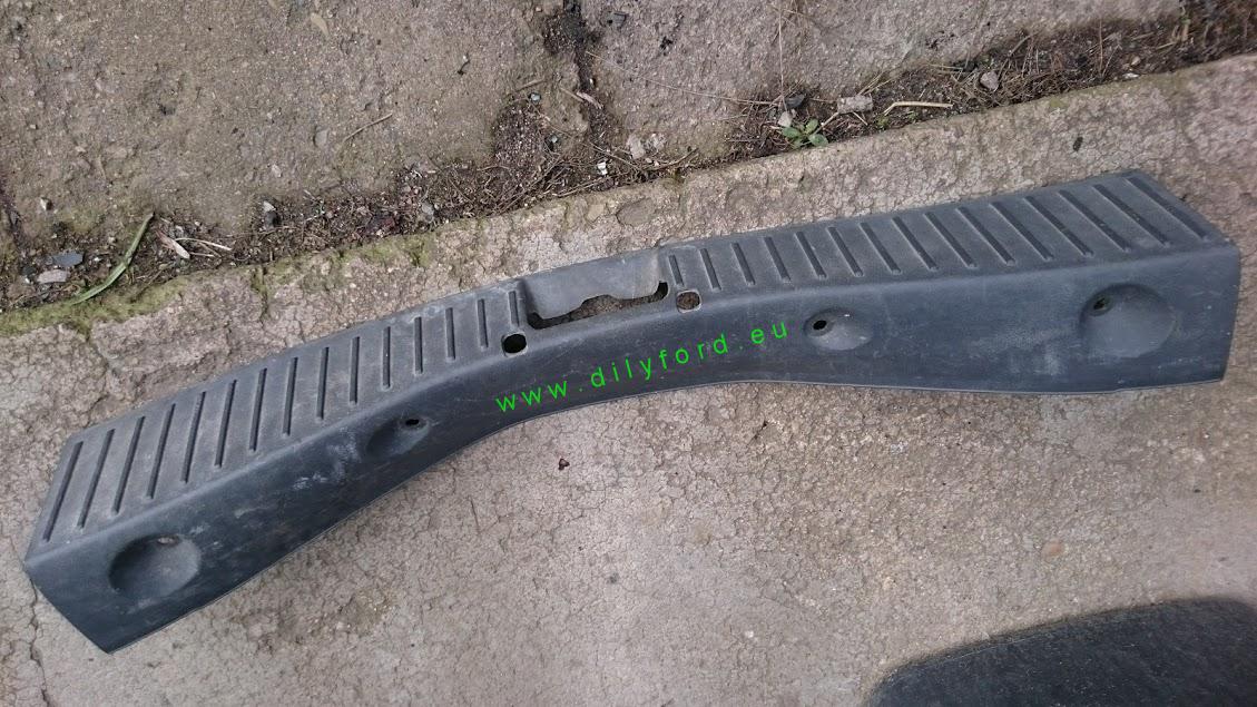 kryt hrany kufru C-Max 2009