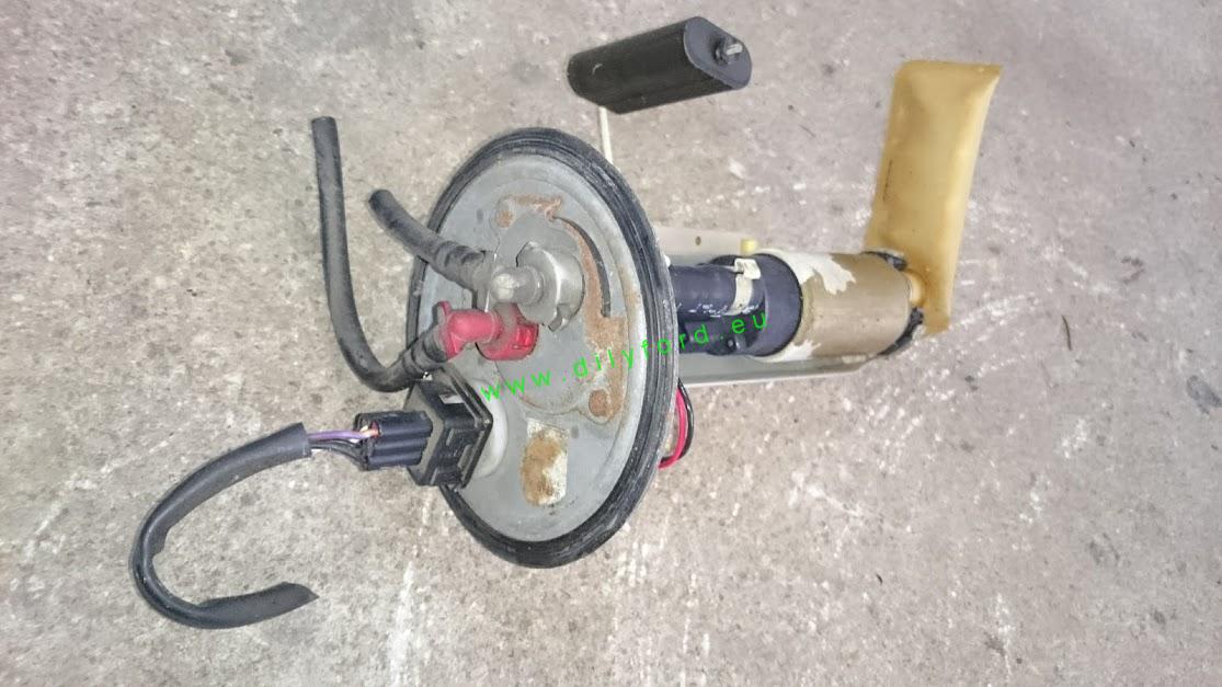 benzínové čerpadlo Escort 1.8i