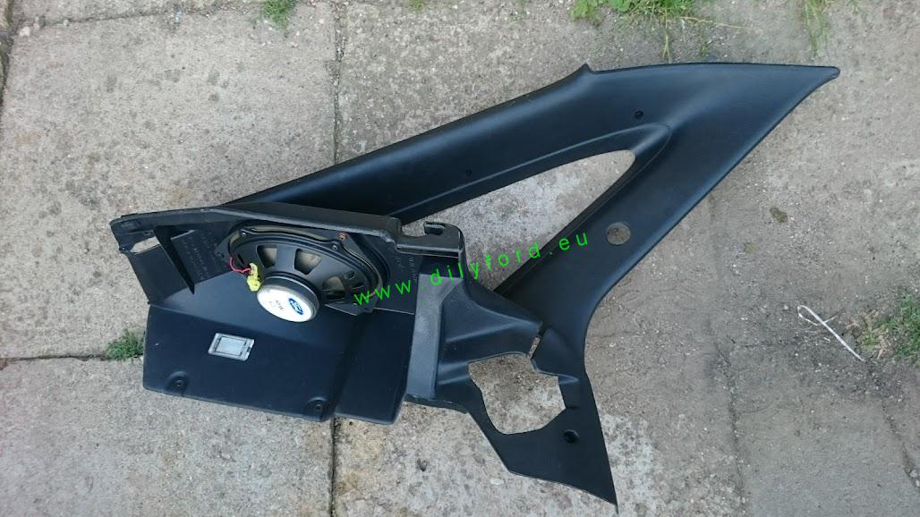 L plast C-sloupku do kufru Escort 5D hatch