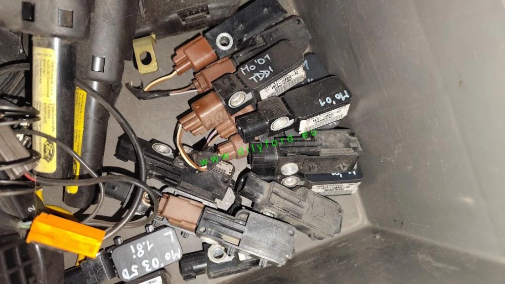 čidlo nárazu Mondeo III