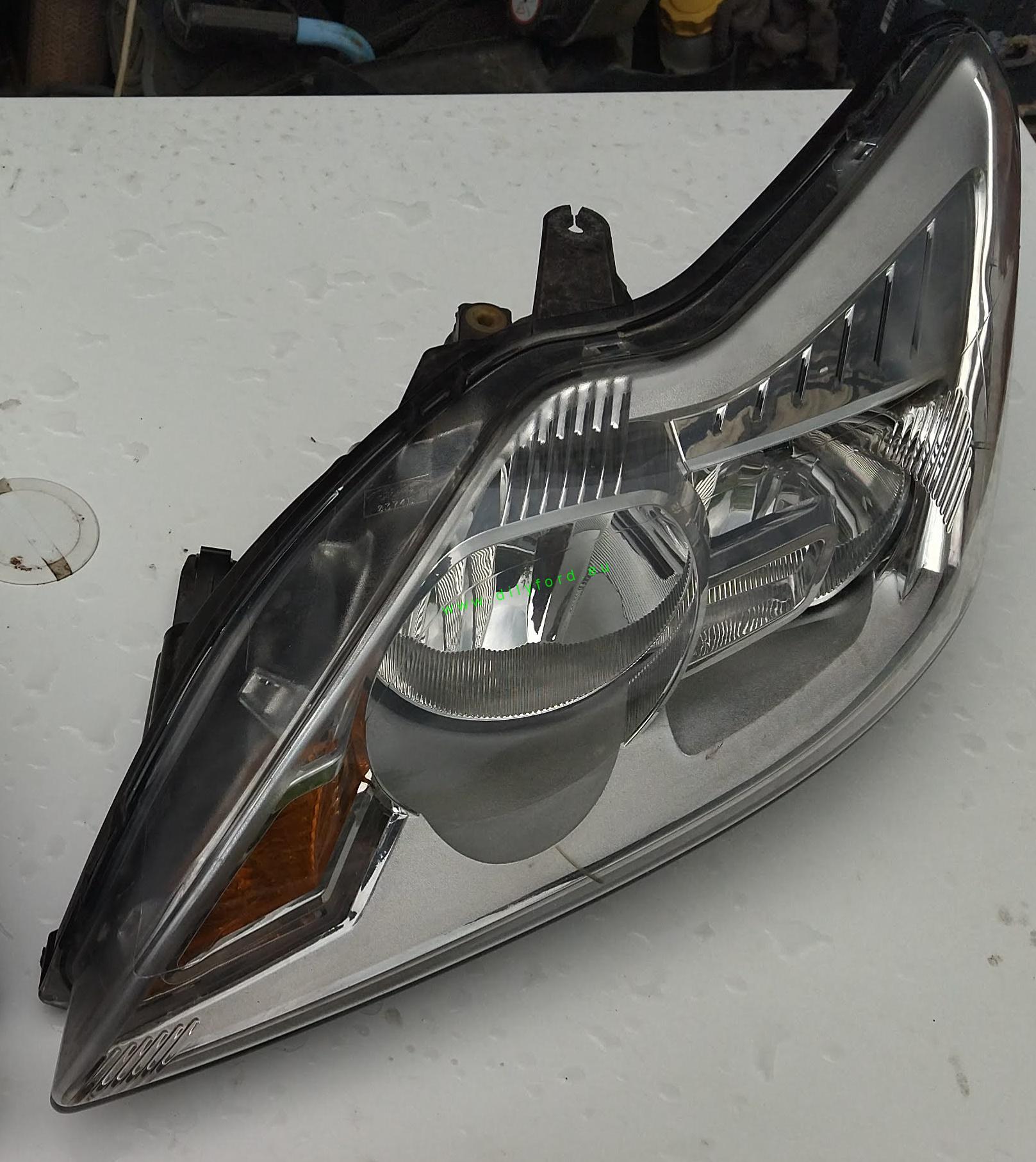 levé přední světlo Focus II 2008-2011