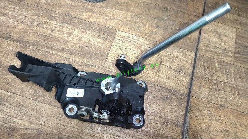 kulisa řazení Focus II 1.6 benzín