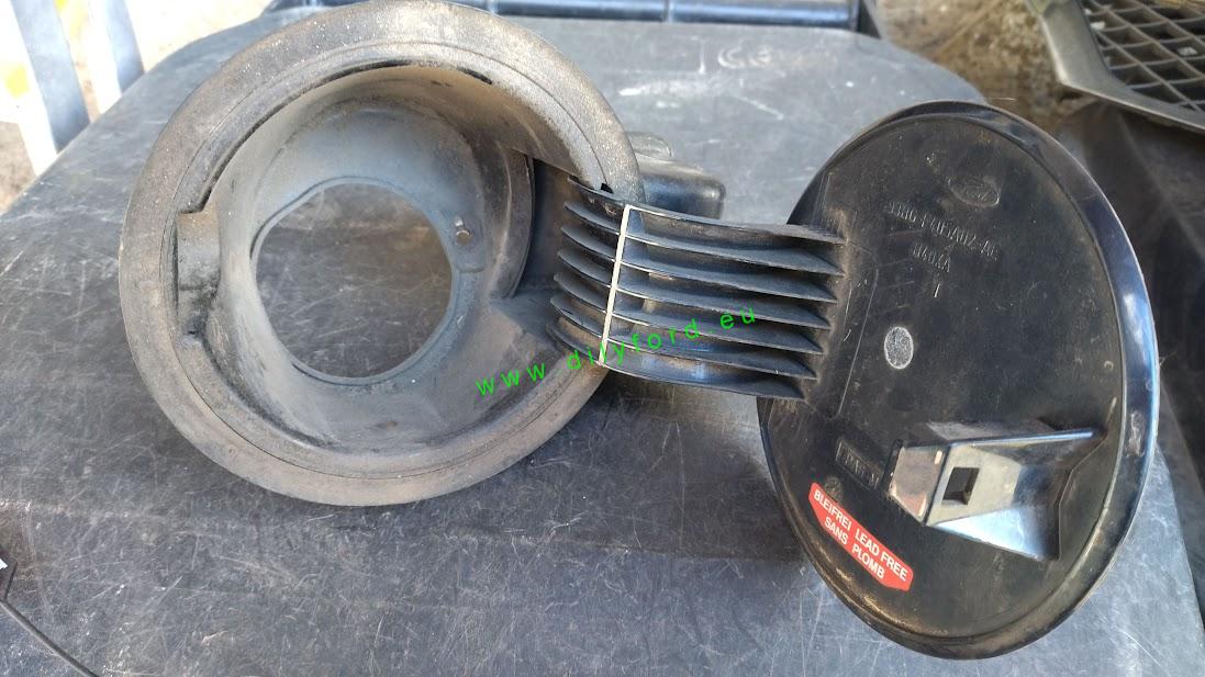 dvířka nádrže Mondeo 93-00