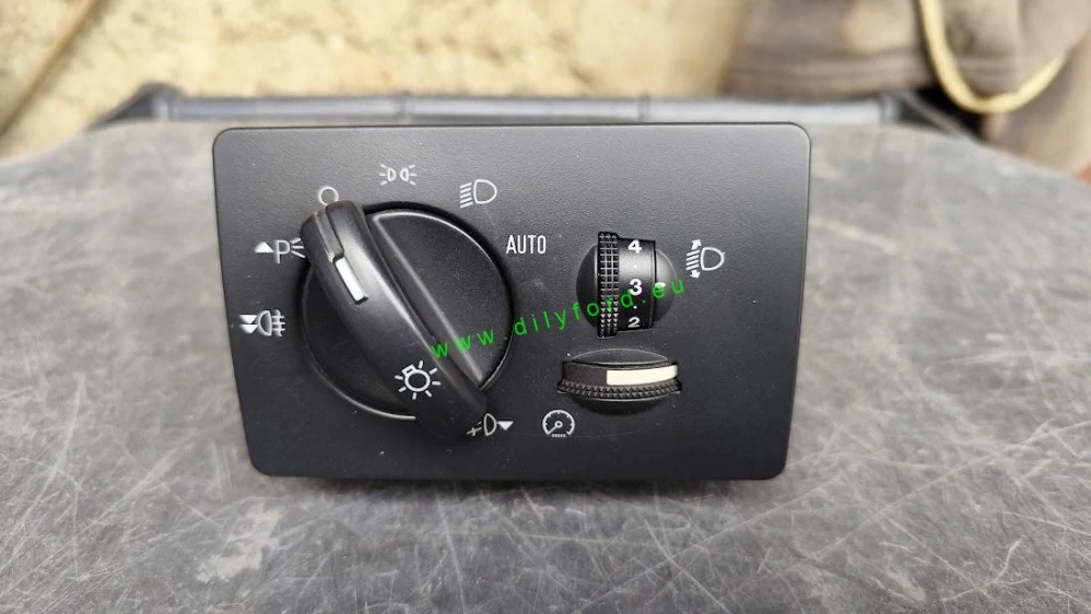 spínač světlometů Focus II verze1