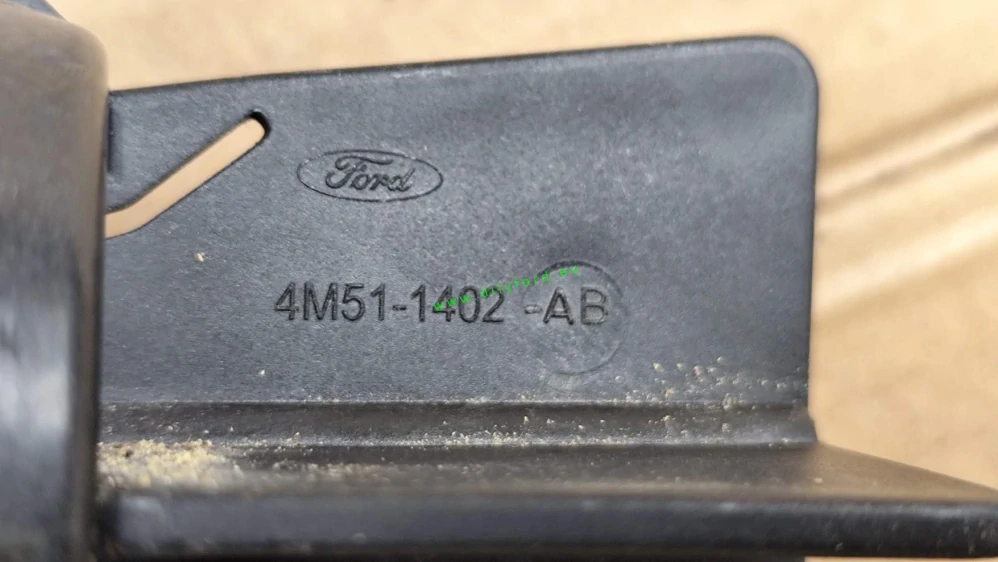 šroub rezervy 4M511402AB