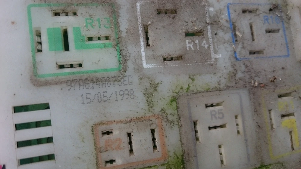 pojistkovka 97AG14A073EC