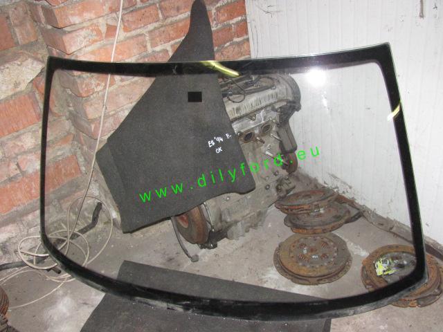 sklo čelní bez výhřevu Escort