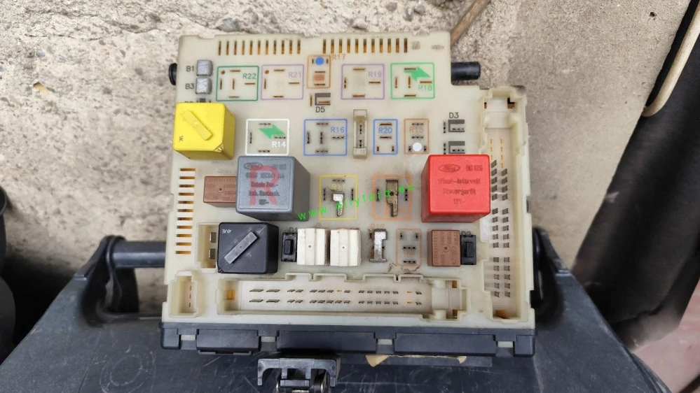 pojistkovka 95AG14A073DB