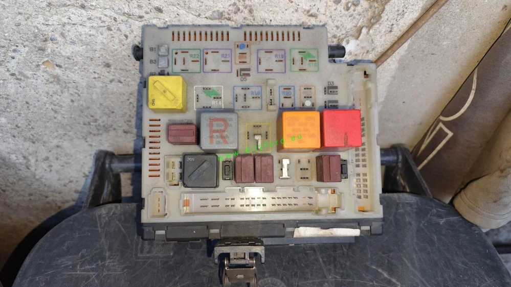 pojistkovka 96AG14A073DA