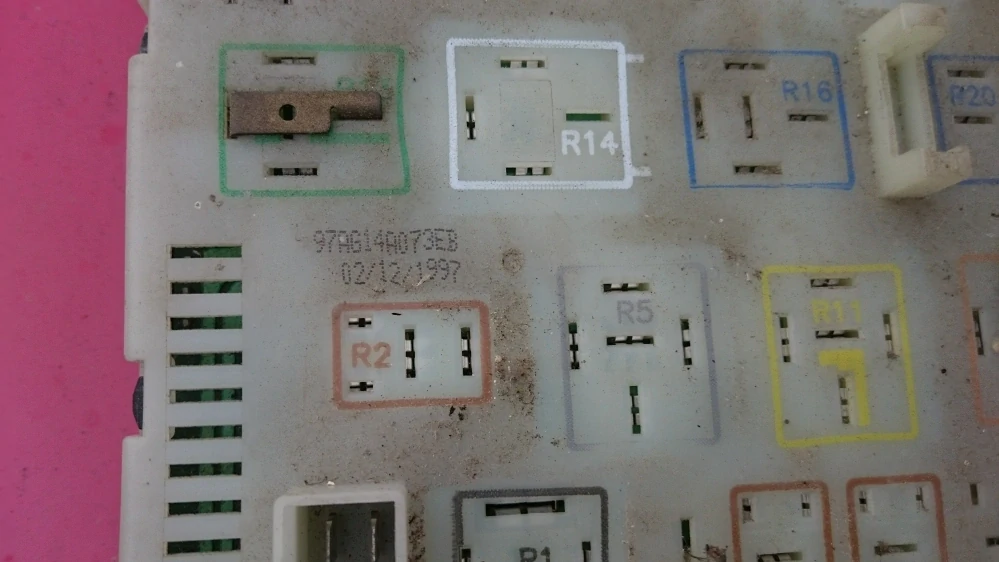 pojistkovka 97AG14A073EB