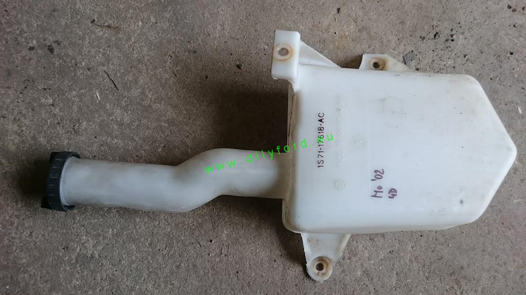 nádobka ostřikovačů Mo III