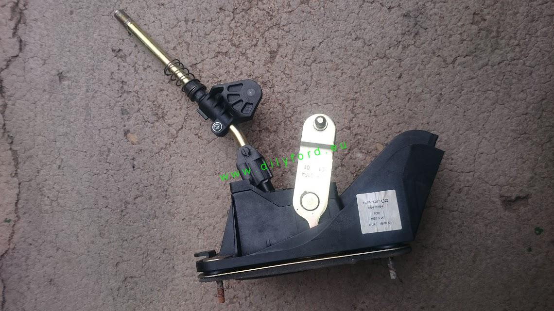 kulisa řazení Mondeo III 1.8i