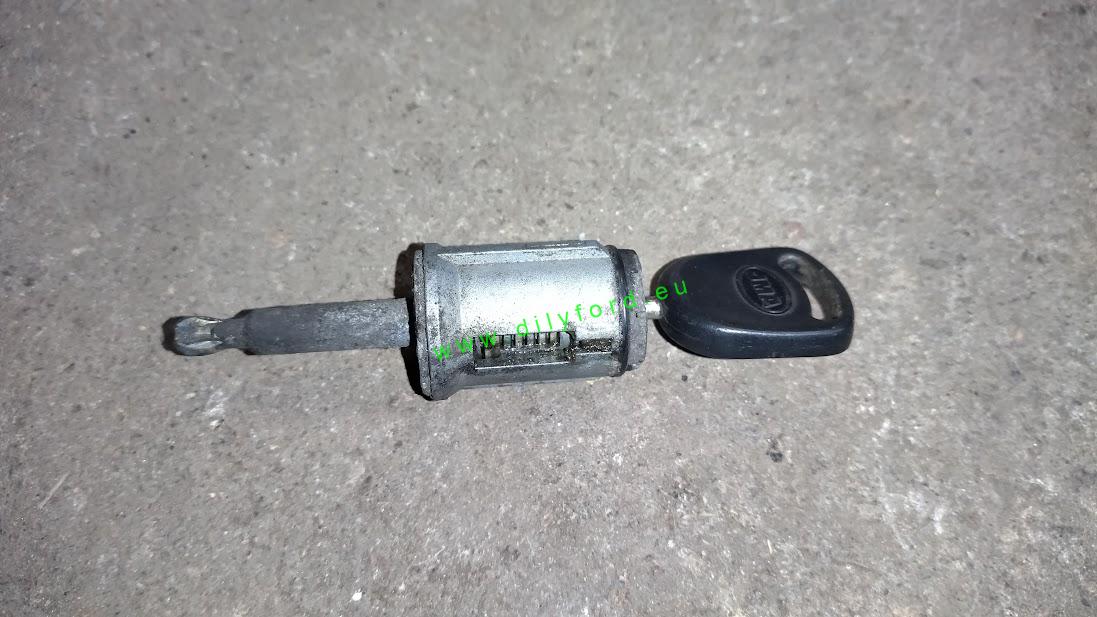 zámek kapoty Focus I