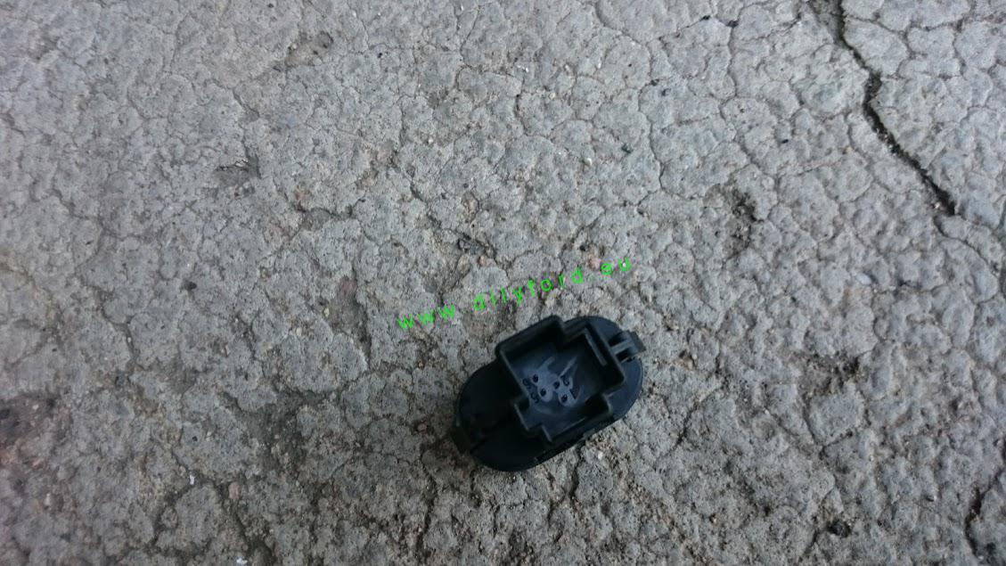 zadní tlačítko el. oken Focus I