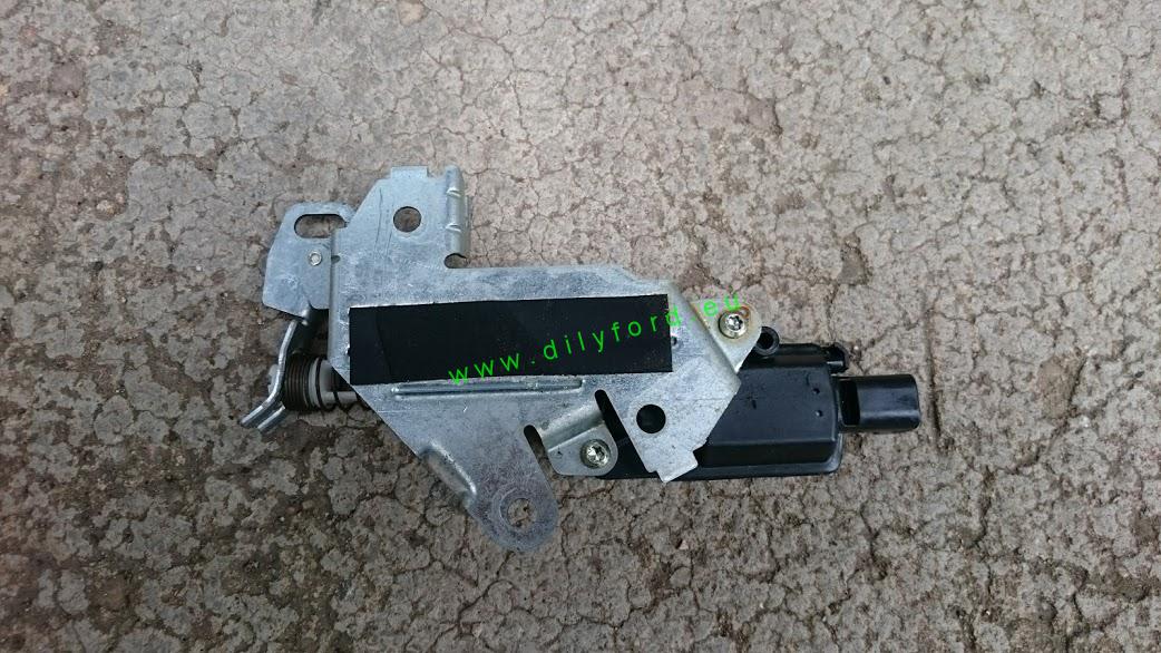 odskok kufru Fiesta V / Fusion