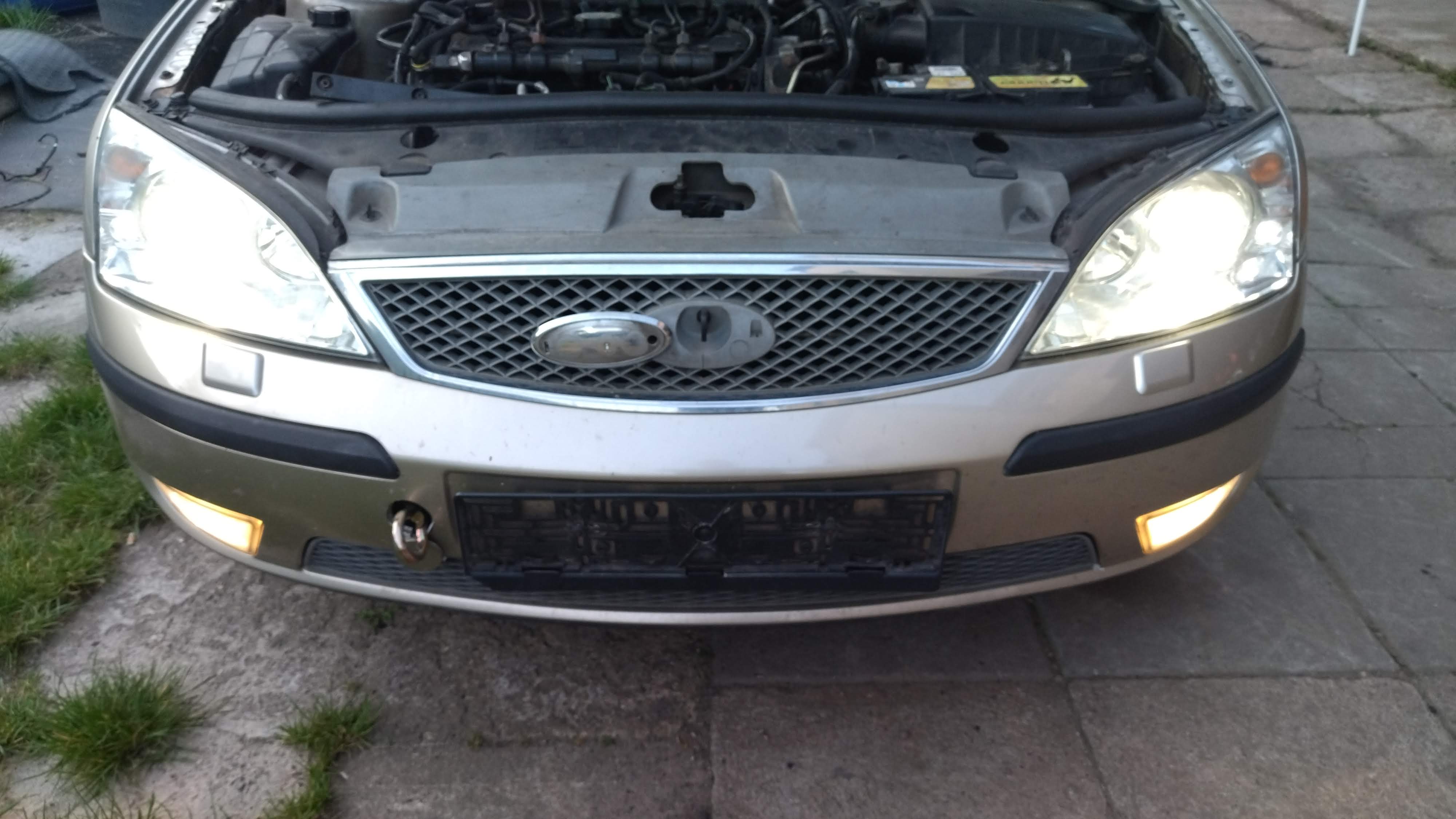 nárazník přední Mondeo III FL 03-07