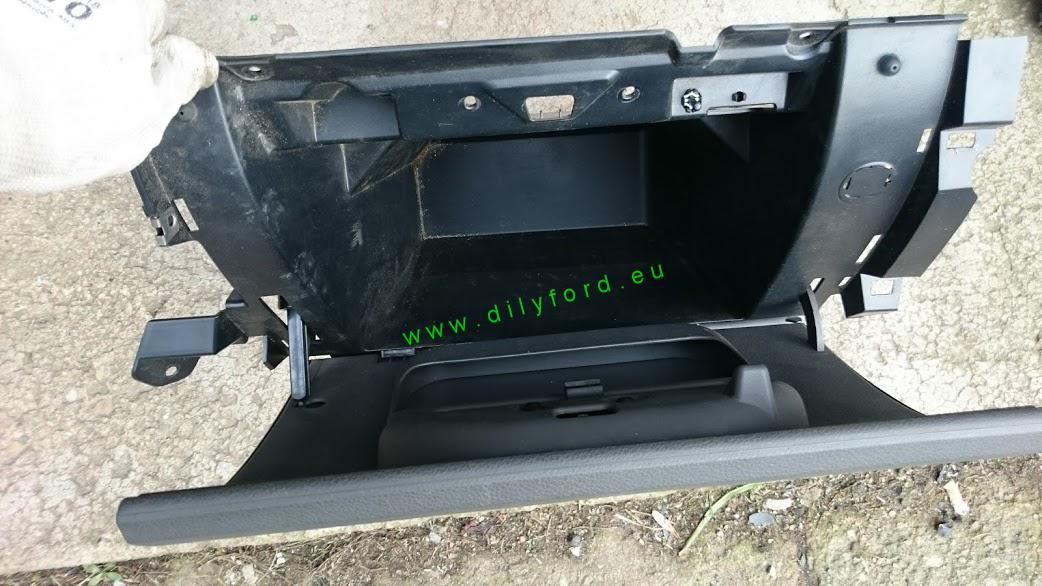 přihrádka spolujezdce C-Max 2009