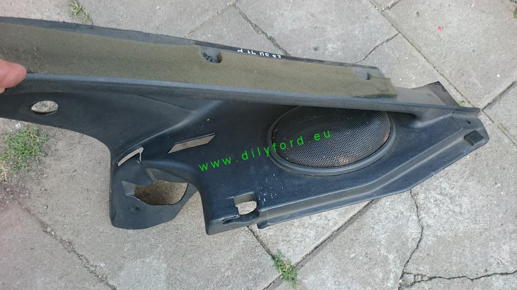 P plast C-sloupku do kufru Escort 5D hatch