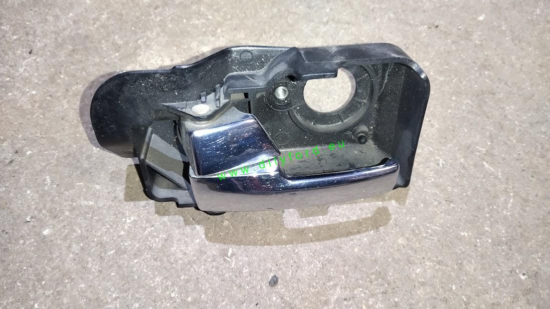 levá vnitřní klika Mondeo III chrom