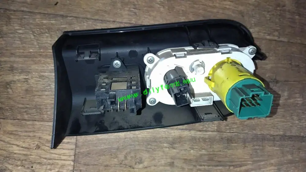 plast ovladače světel Mondeo MkII