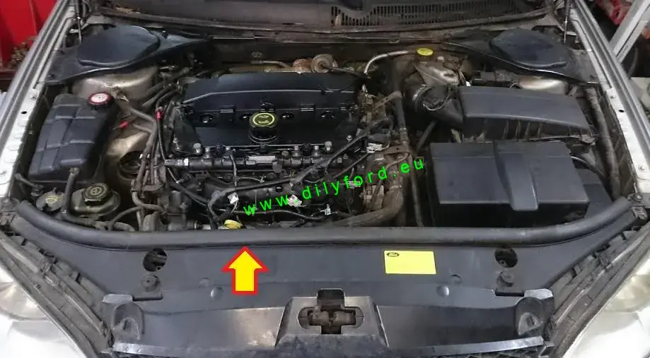 těsnění kapoty Mondeo III