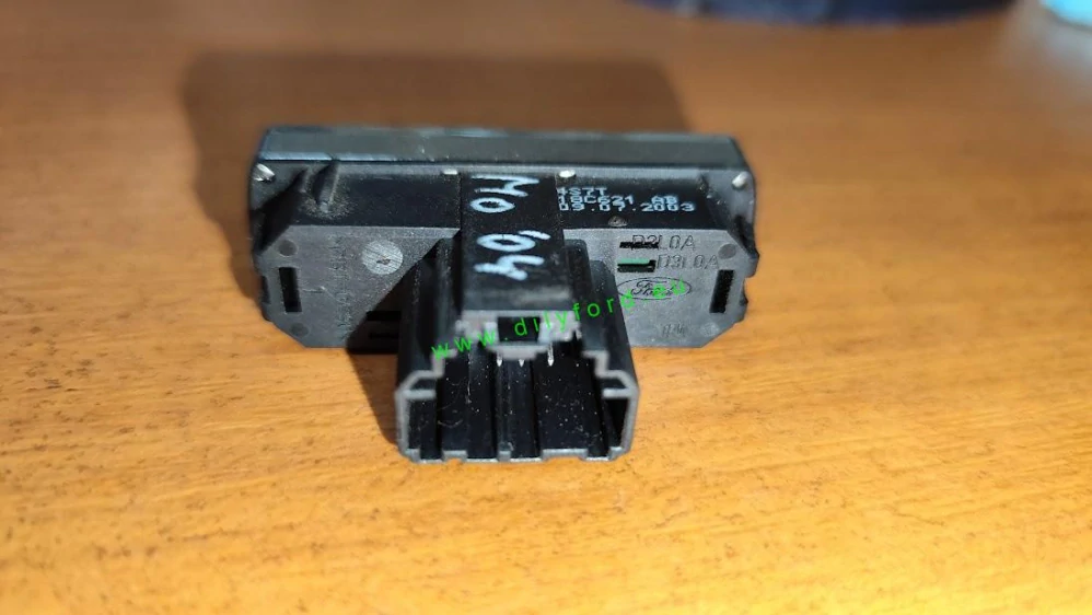 spínač výhřevu zadního skla Mondeo 03- 