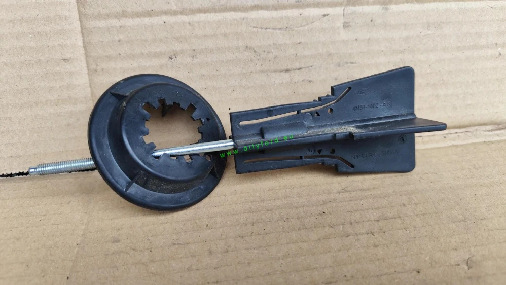 šroub rezervy 4M511402AB