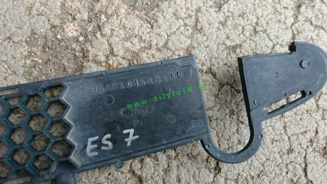 mřížka nárazníku bez mlhovek přední Escort VII