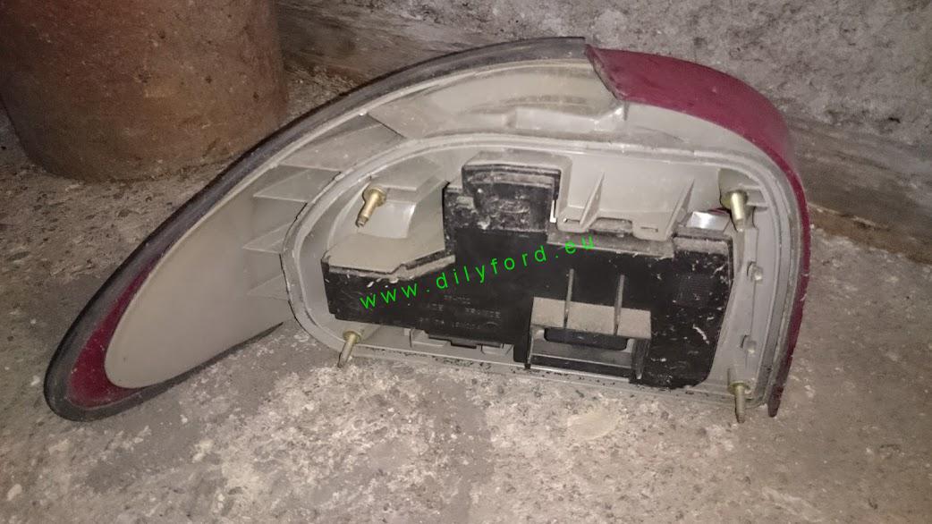 světlo PZ Mondeo I 5D