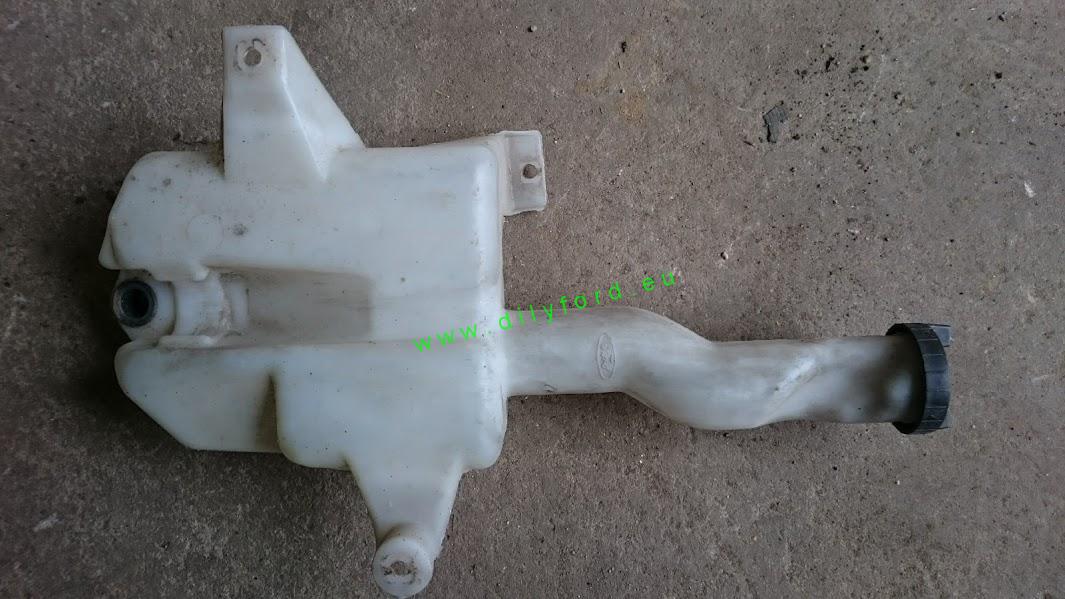 nádobka ostřikovačů Mo III