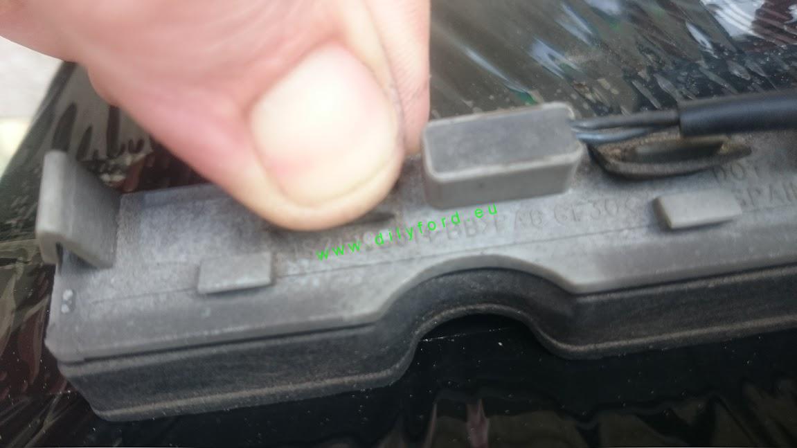 tlačítko kufru Mondeo III kombi  1S71-19B514-BE