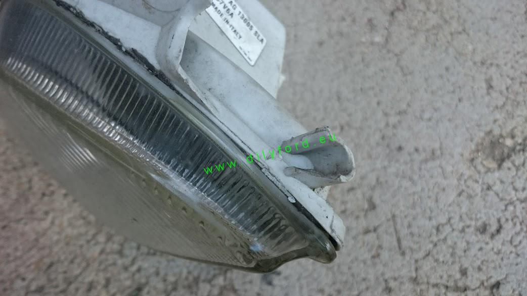 světlo PP Escort V-VI RS/XR poškoz.