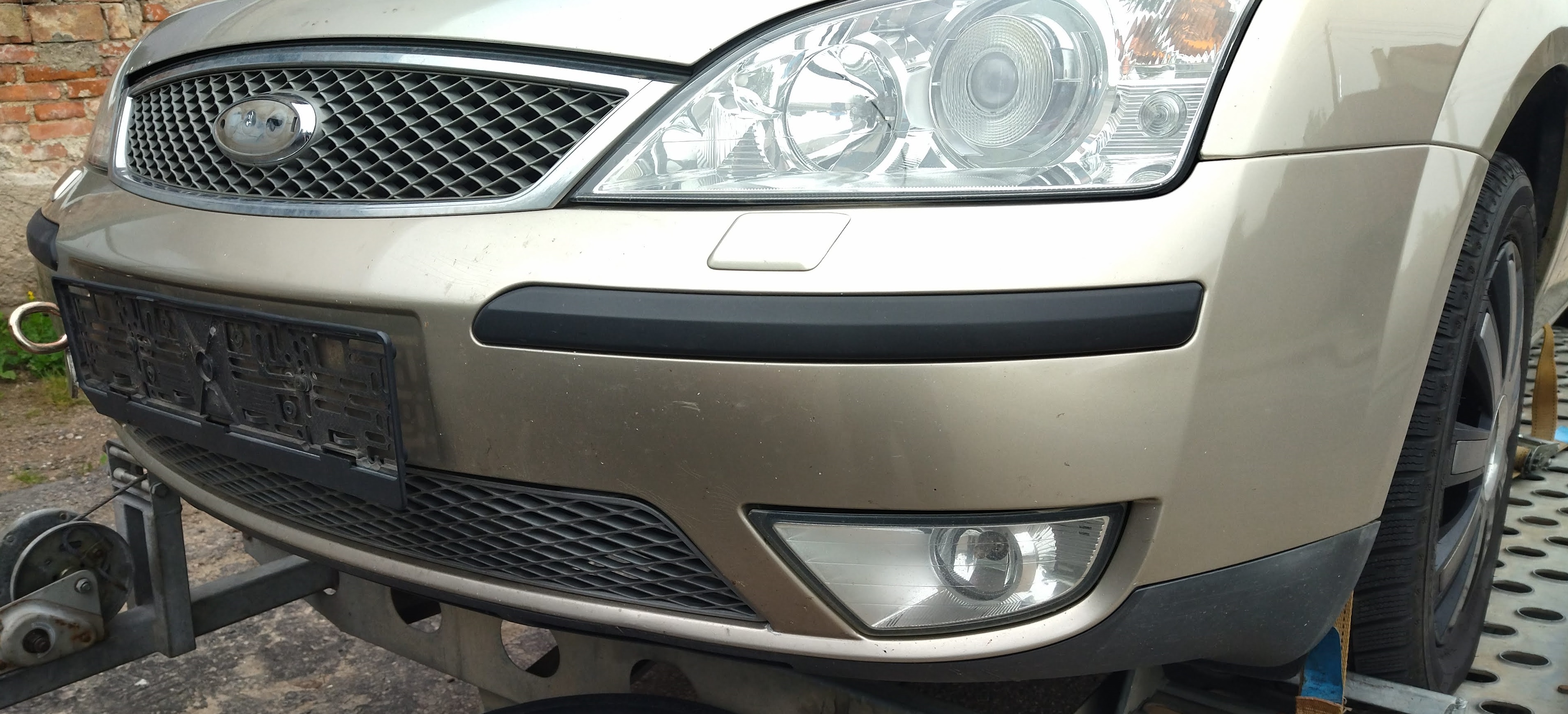 nárazník přední Mondeo III FL 03-07