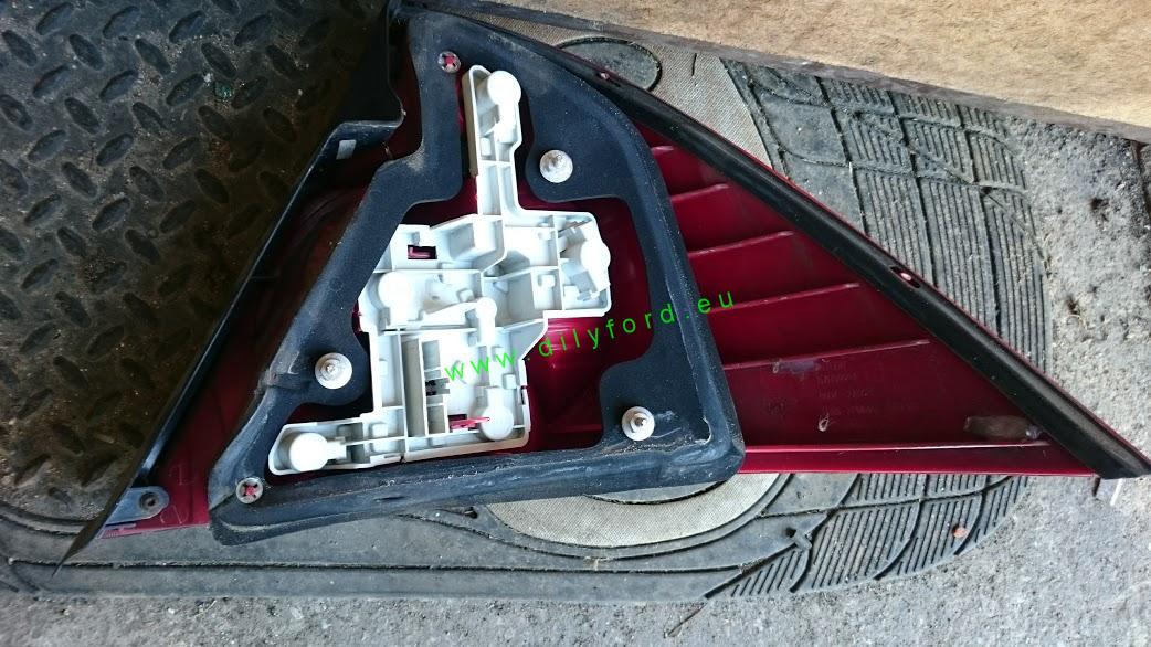 světlo LZ Mondeo MkIII 4/5D 7/03-