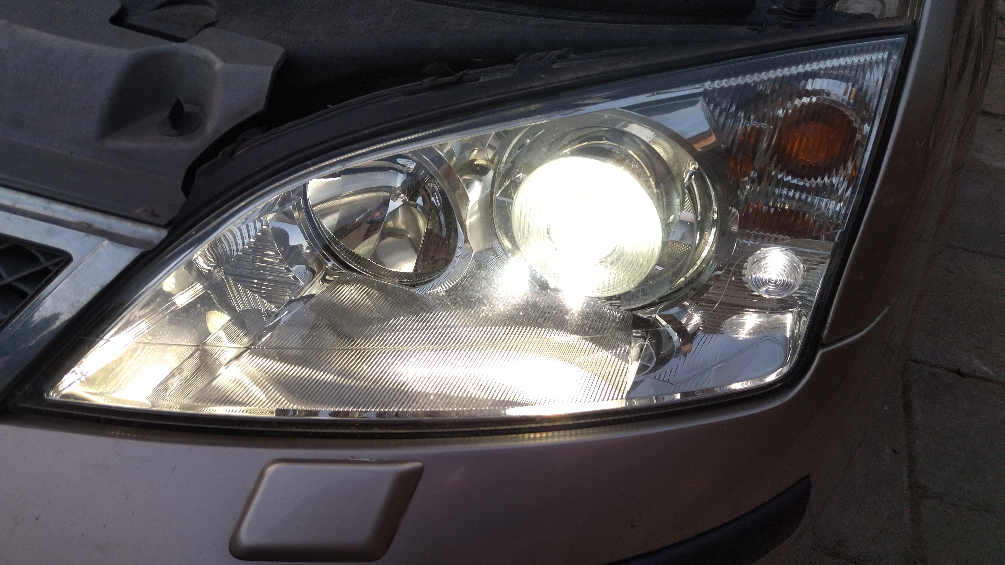 LP světlo xenon Mondeo III