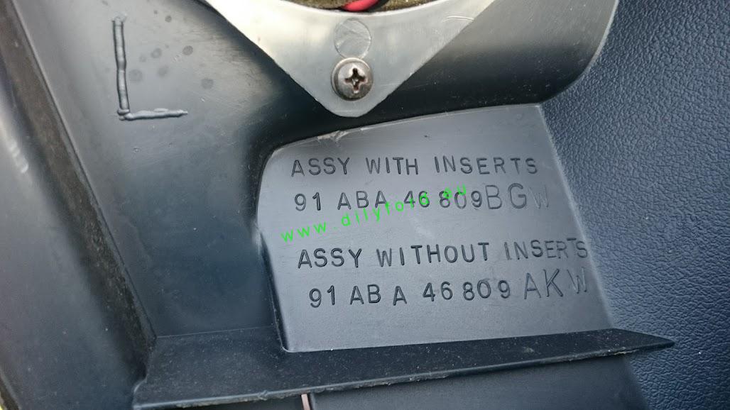 L plast C-sloupku do kufru Escort 5D hatch