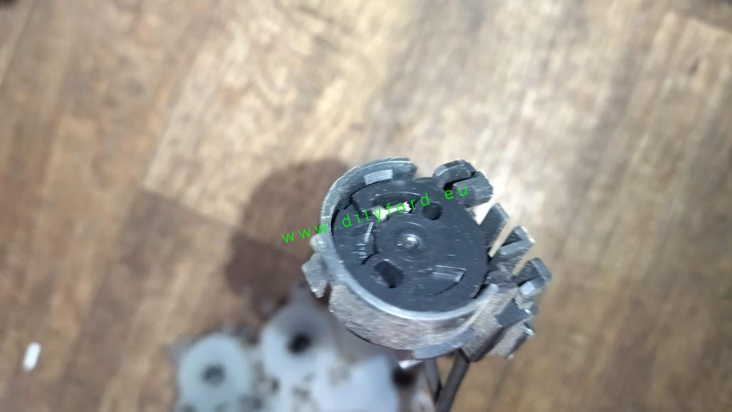 táhla topení Focus I - část 98AB11503AE