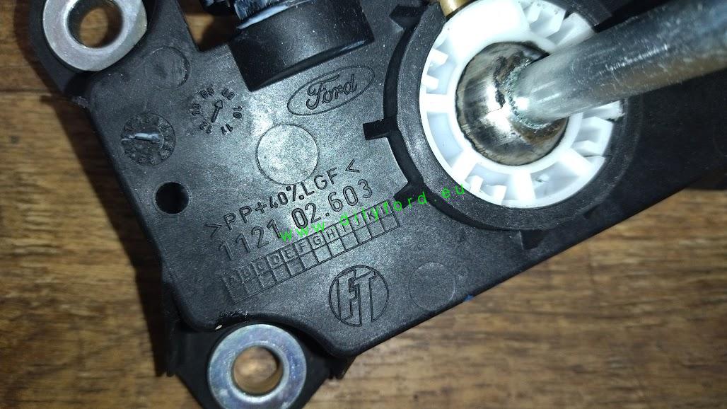 kulisa řazení Focus II 1.6 benzín