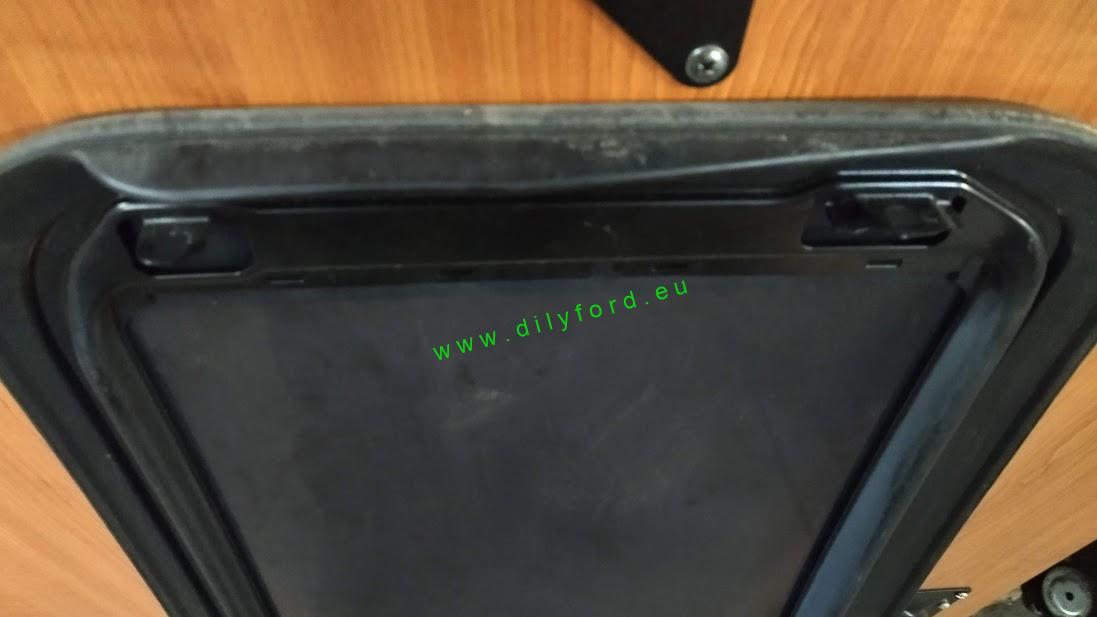 sklo střešní Mondeo III 