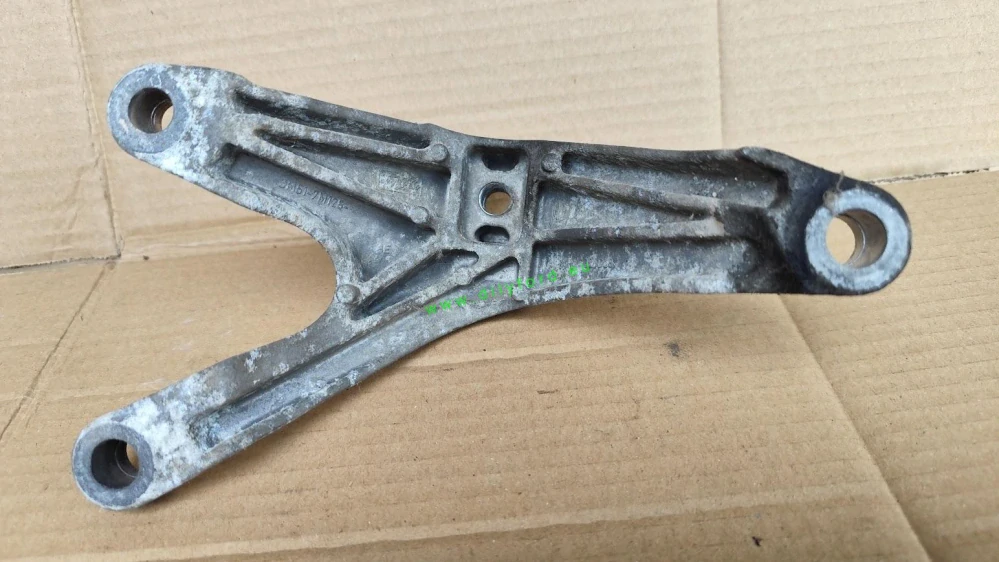 držák převodovky Focus II TDCI vrchní