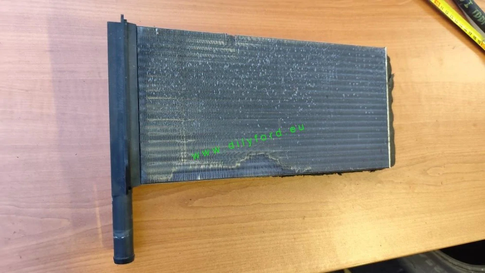 radiátor topení Escort