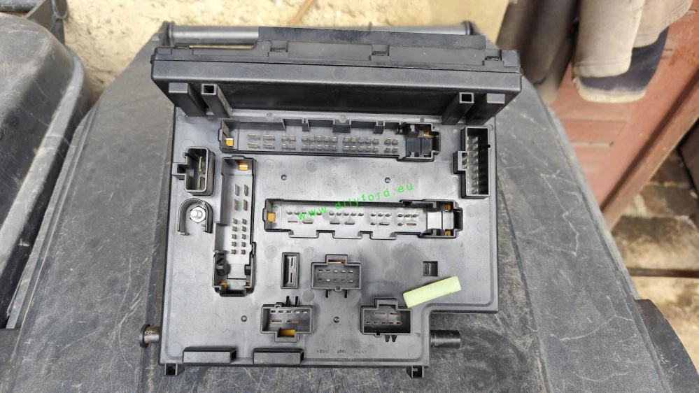 pojistkovka 95AG14A073DB