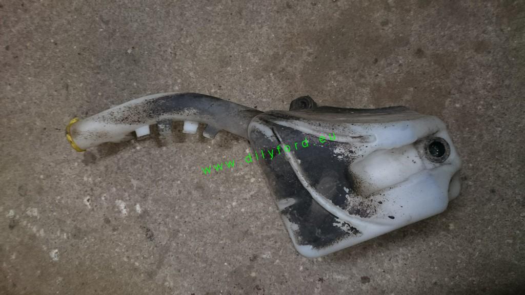 nádobka ostřikovačů Fiesta V