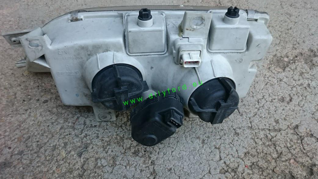 světlo PP Escort V-VI RS/XR poškoz.