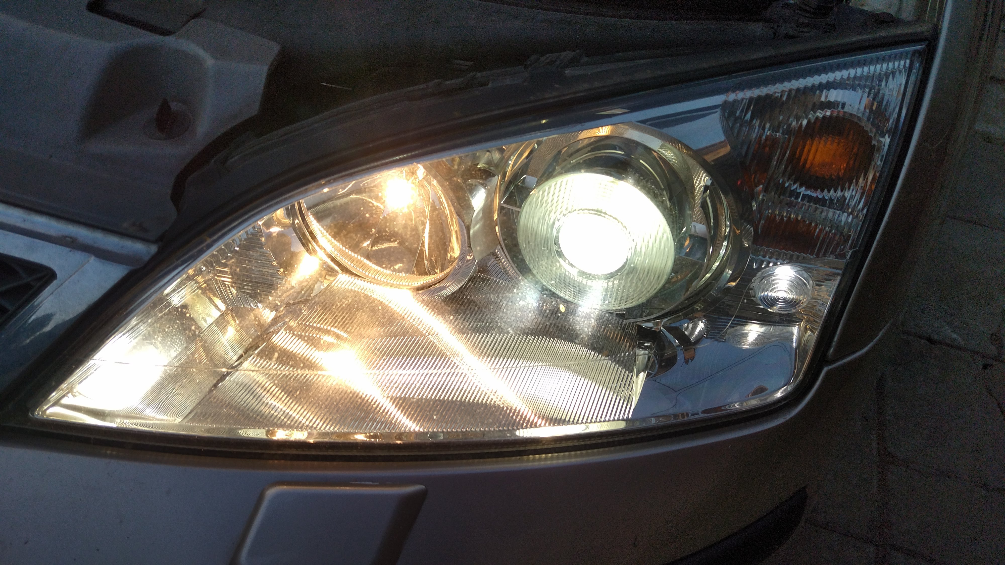 LP světlo xenon Mondeo III