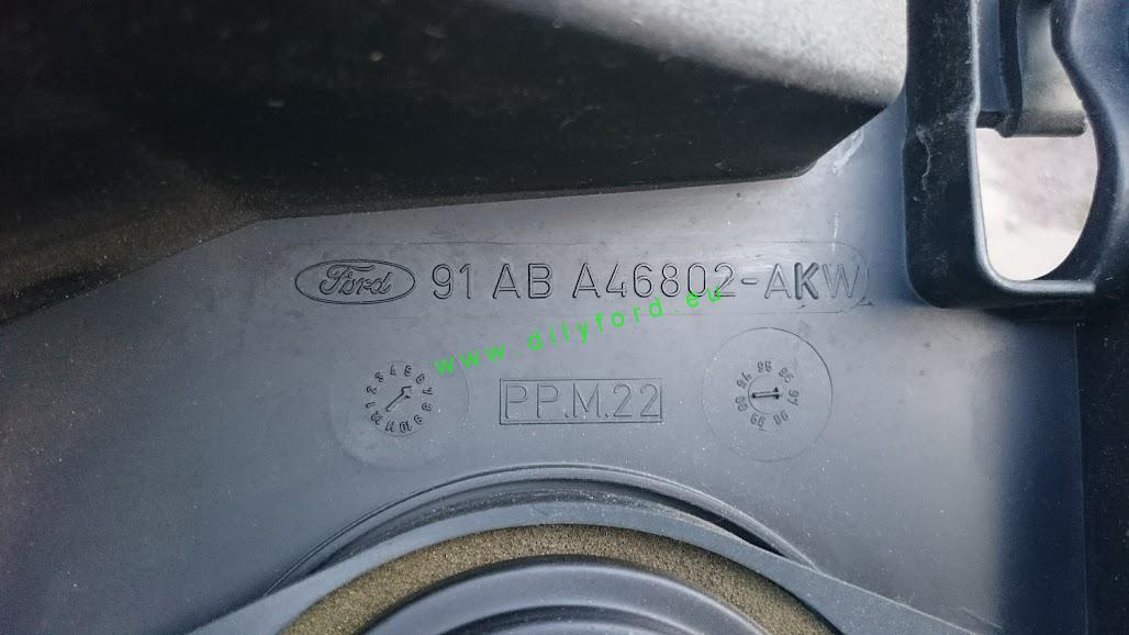 P plast C-sloupku do kufru Escort 5D hatch